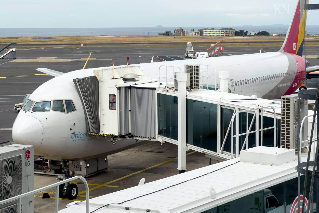 KAL Lounge Jeju Apron Views